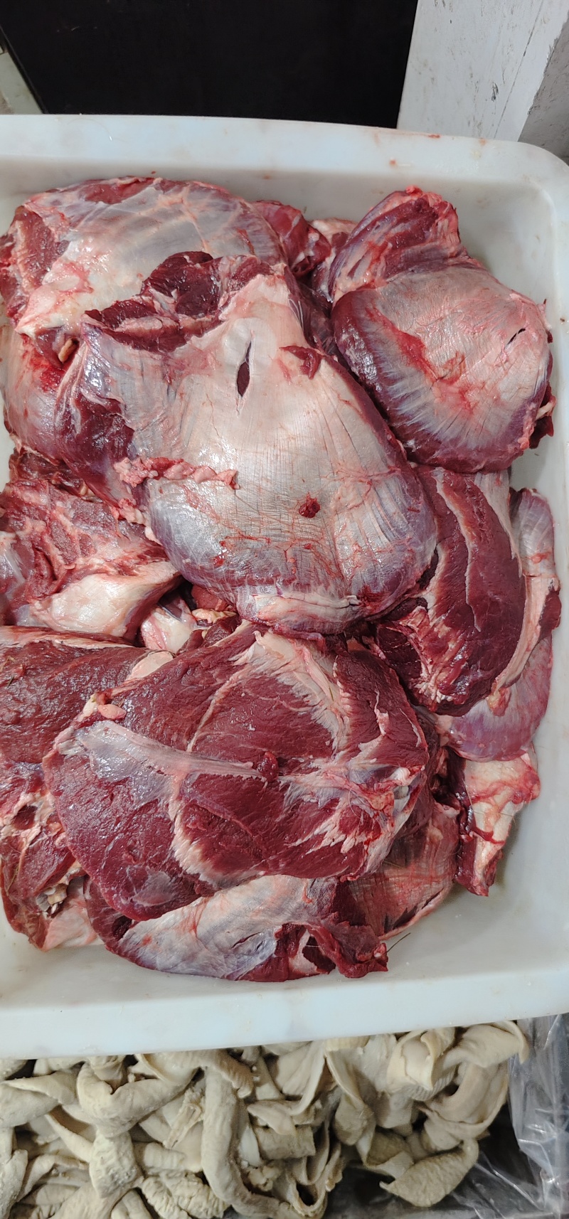 【牛小脸肉】冻牛头缓化剔下来的二次加工产品，一块半斤左右