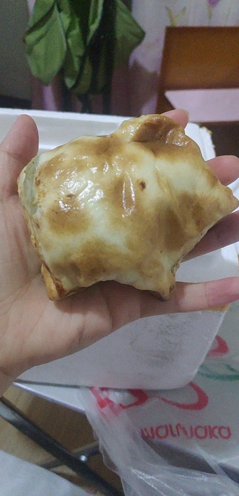 新疆大饼香葱味原味芝麻味葡萄干味这个是新疆人每天现做现卖