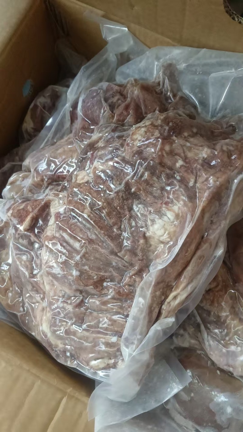 熟羊肉去皮40斤一箱，一箱4包全部保证山羊肉，无绵羊