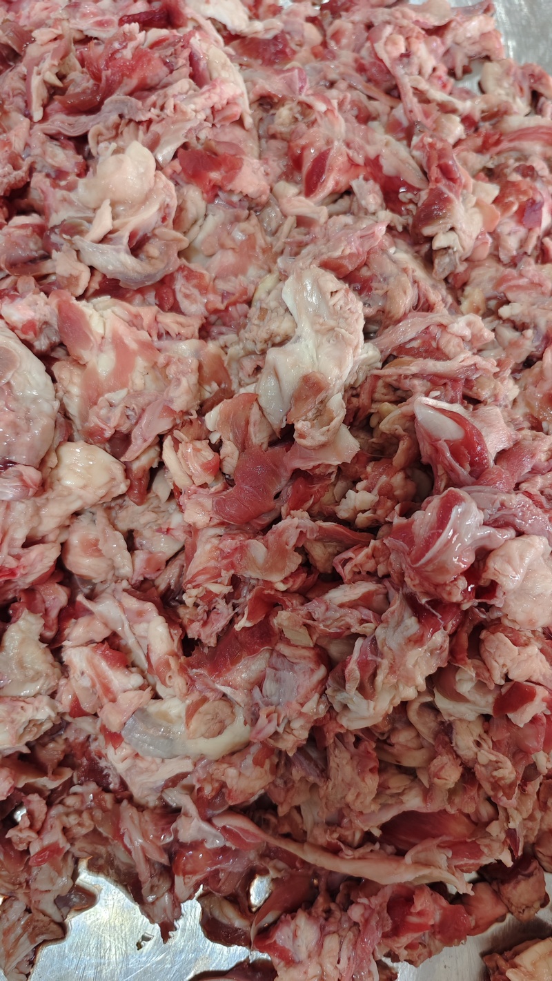 【牛碎肉】做牛肉干剔下来的边角料，肉和筋带油！长年有货