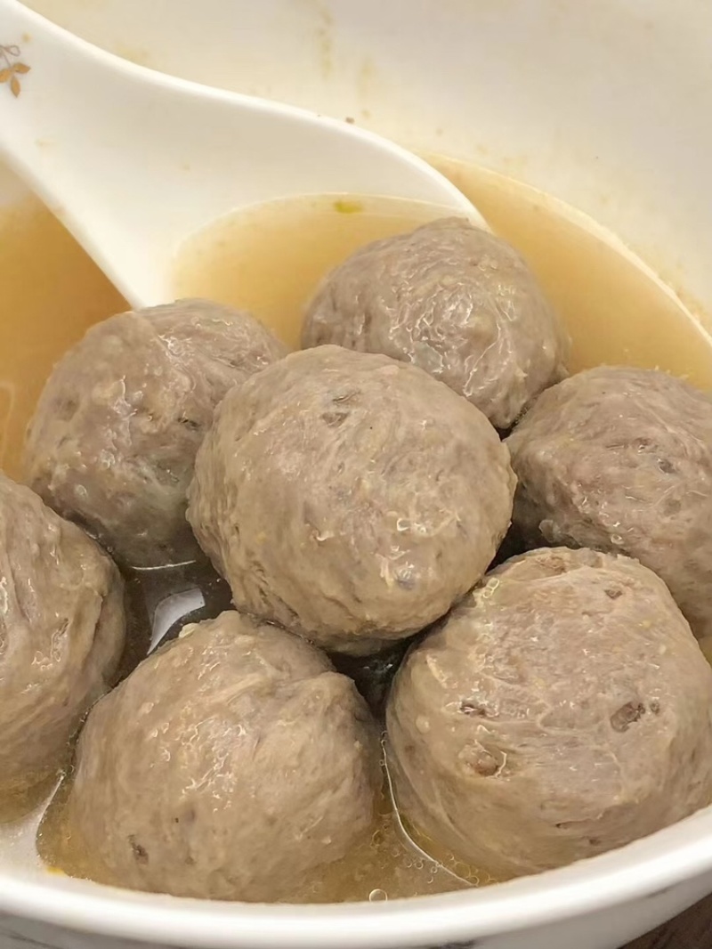 纯手工牛肉丸，厂家直发，大量有货，欢迎各位老板咨询采购