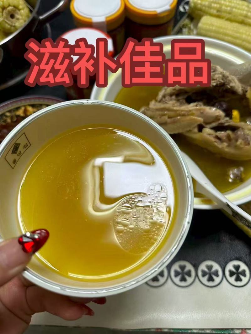 炖汤老母鸡，整只清理干净配送白条鸡，货源充足欢迎订购。