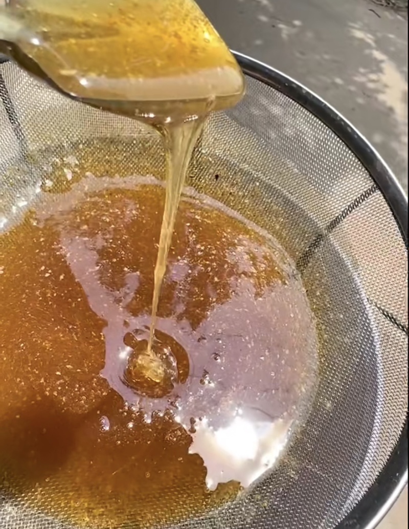 深山土蜂蜜自家蜂场土蜂蜜一口花香超满足可视频看货