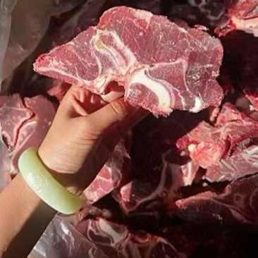 满肉牛脖骨