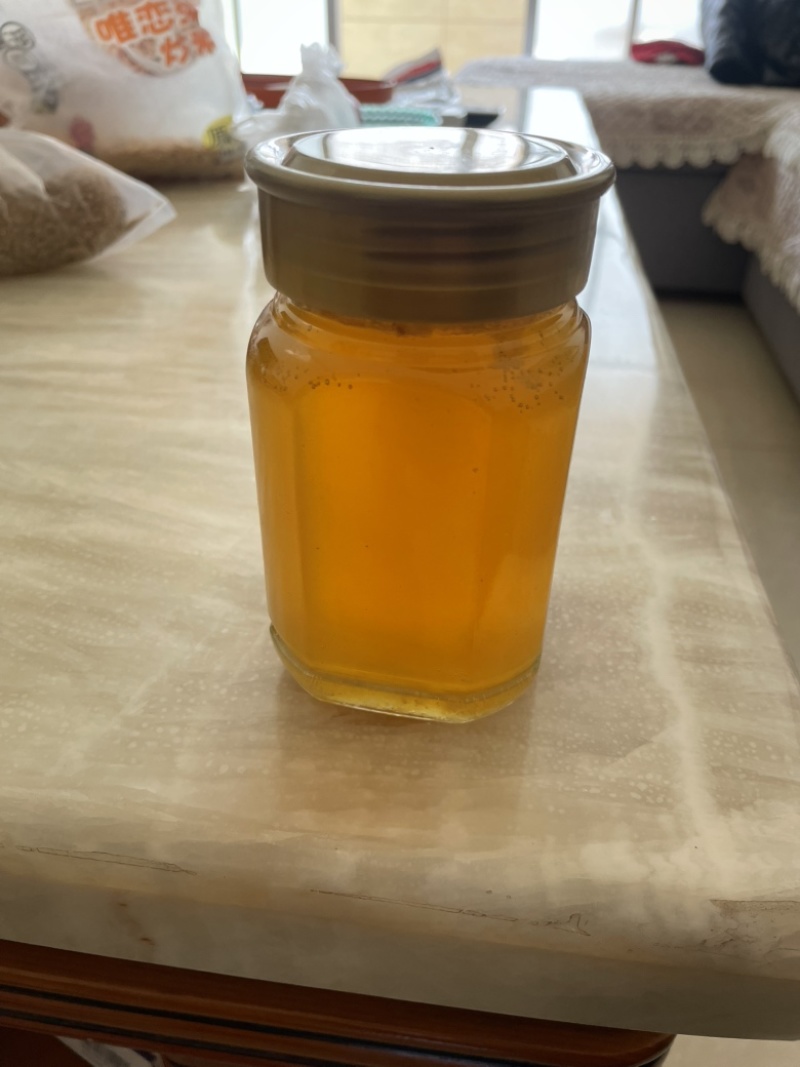 野生土蜂蜜，深山放养，原生态，每年取一次。