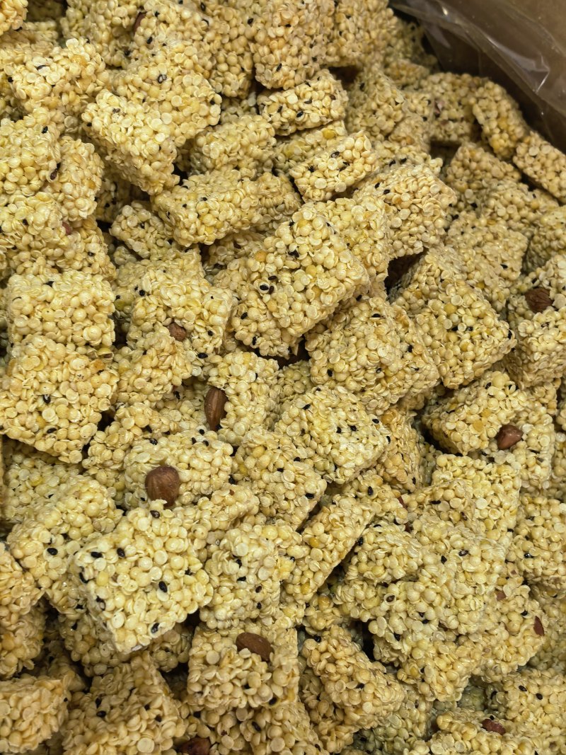 河北膨化食品散装一件也是批发价格，山药杏仁酥高品质