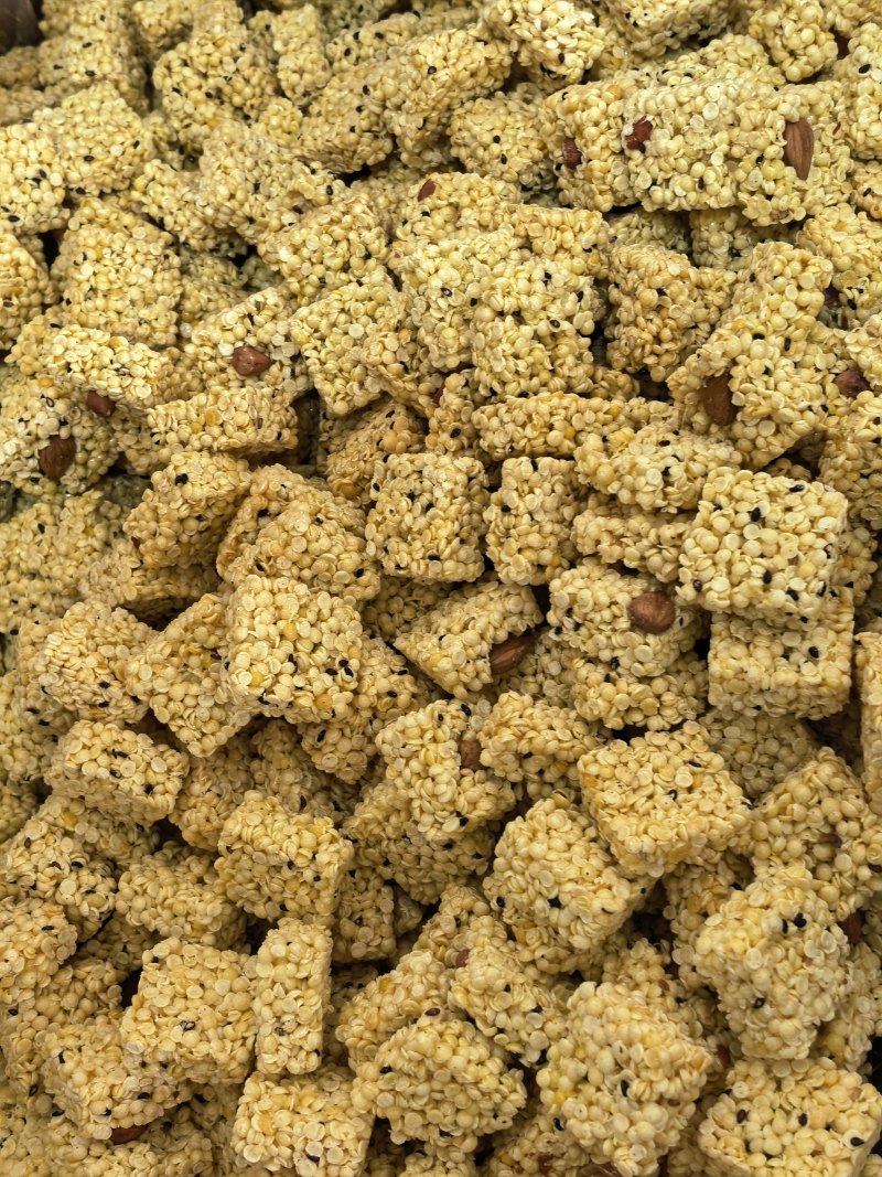 河北膨化食品散装一件也是批发价格，山药杏仁酥高品质