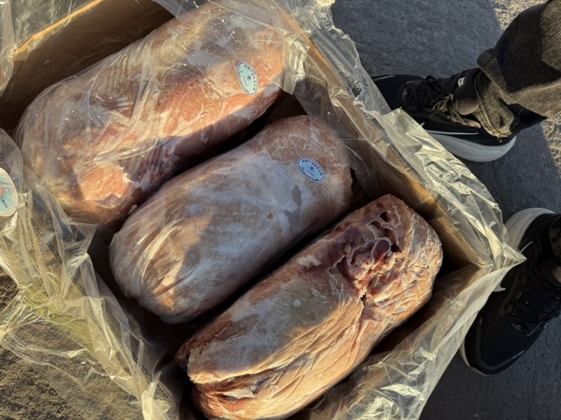 冰鲜四号肉，整块无淤血杂质。