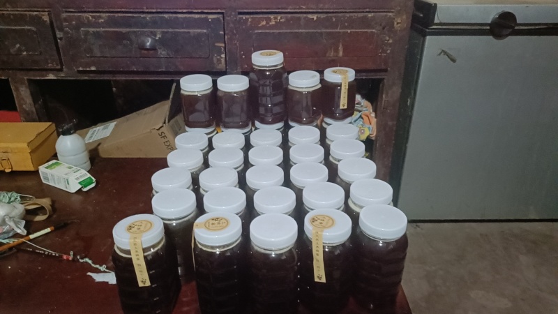 纯正土蜂蜜。联系电话***********