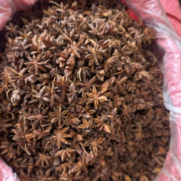 【包邮】本地大红八角健康果足干，中个头，颜色红亮气味浓郁