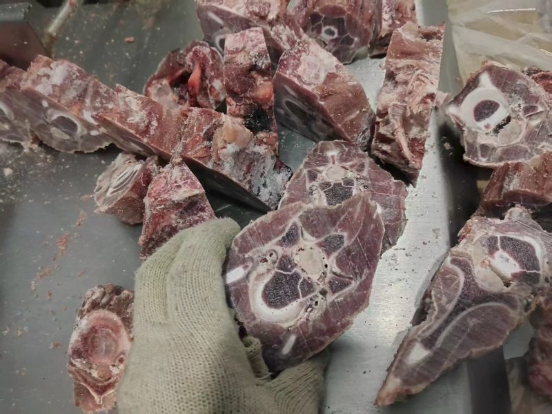 国产满肉牛脖骨35斤左右抄码的9.75一斤