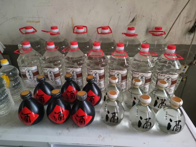 苦荞酒散装白酒传统技术酿造，全国发户，欢迎联系