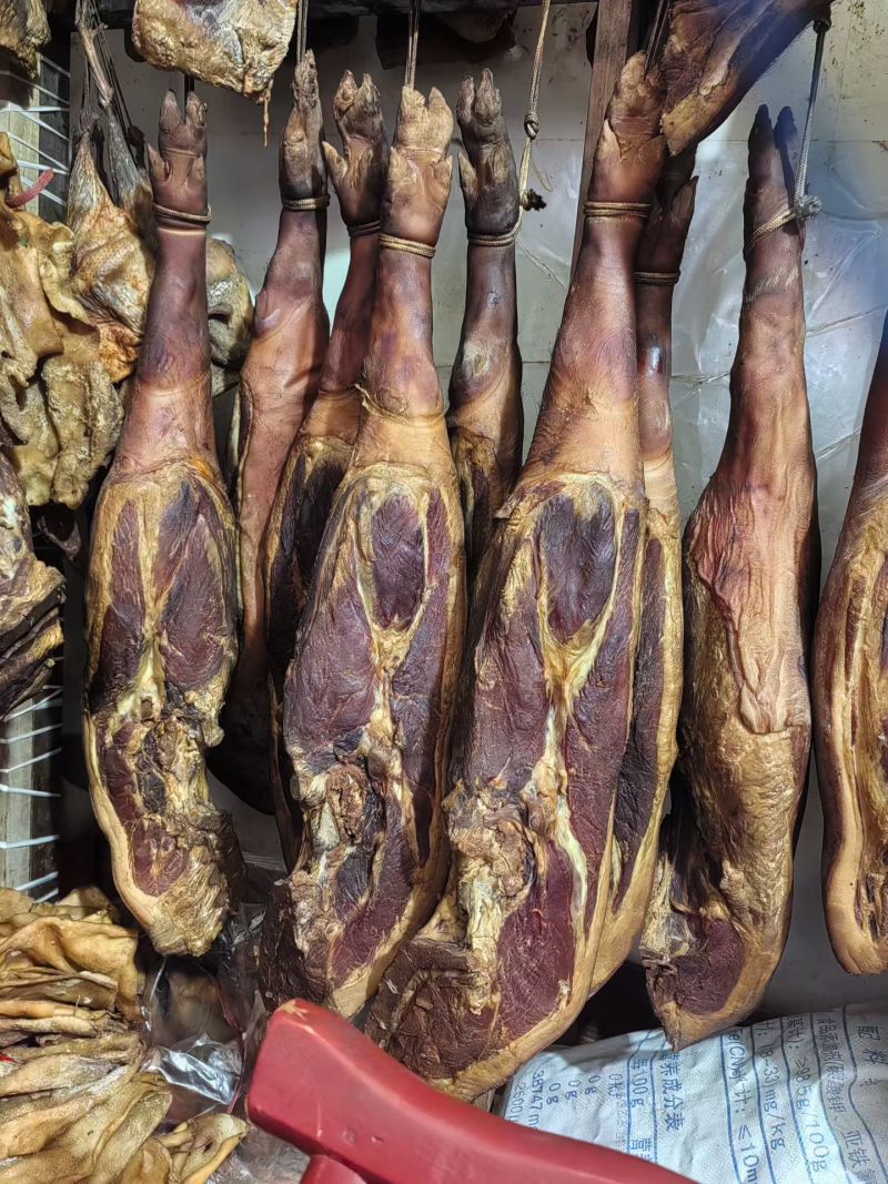 正宗腊肉直供产地直发长期供货品质优良，高山腊肉
