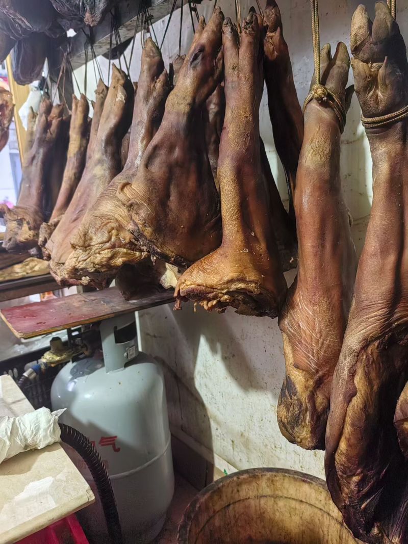 正宗腊肉直供产地直发长期供货品质优良，高山腊肉