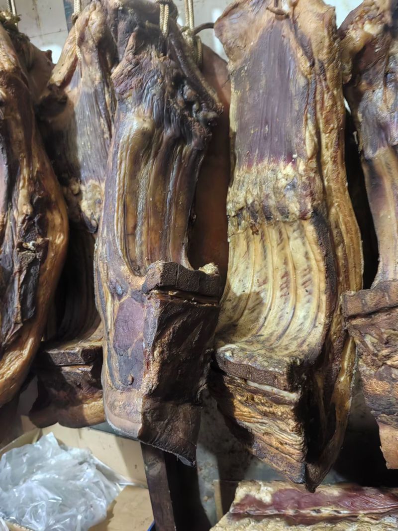 正宗腊肉直供产地直发长期供货品质优良，高山腊肉