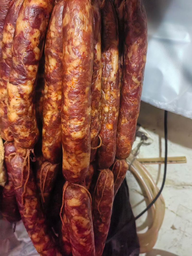 正宗腊肉直供产地直发长期供货品质优良，高山腊肉