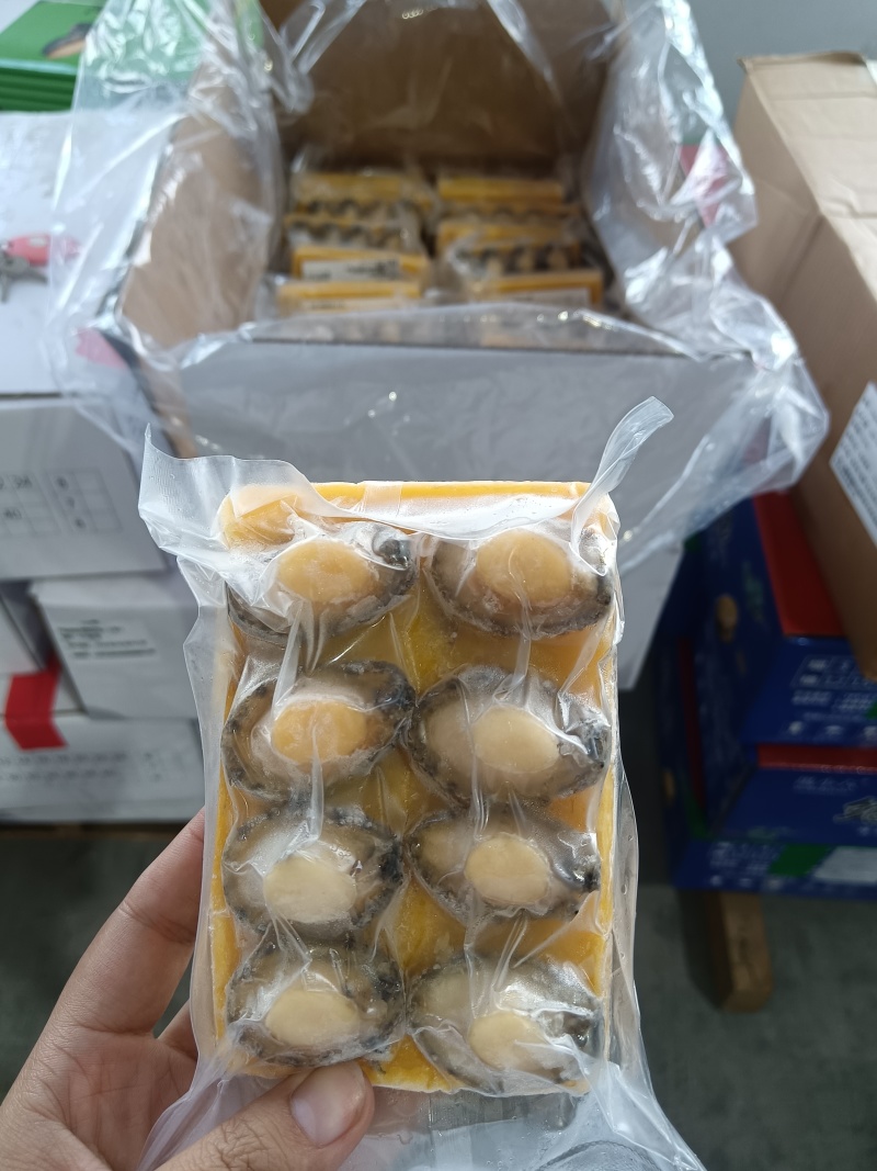 蟹黄鲍鱼，汤底内含蟹黄蟹肉，味道鲜美，操作简单，加热即