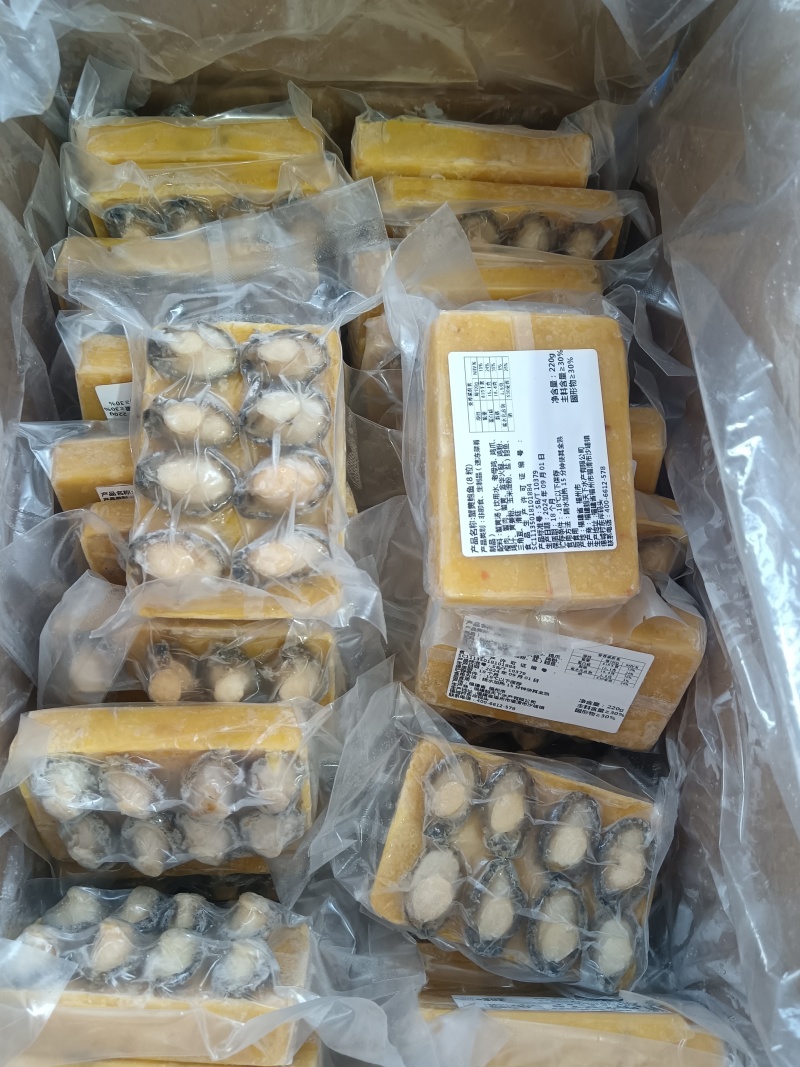 蟹黄鲍鱼，汤底内含蟹黄蟹肉，味道鲜美，操作简单，加热即