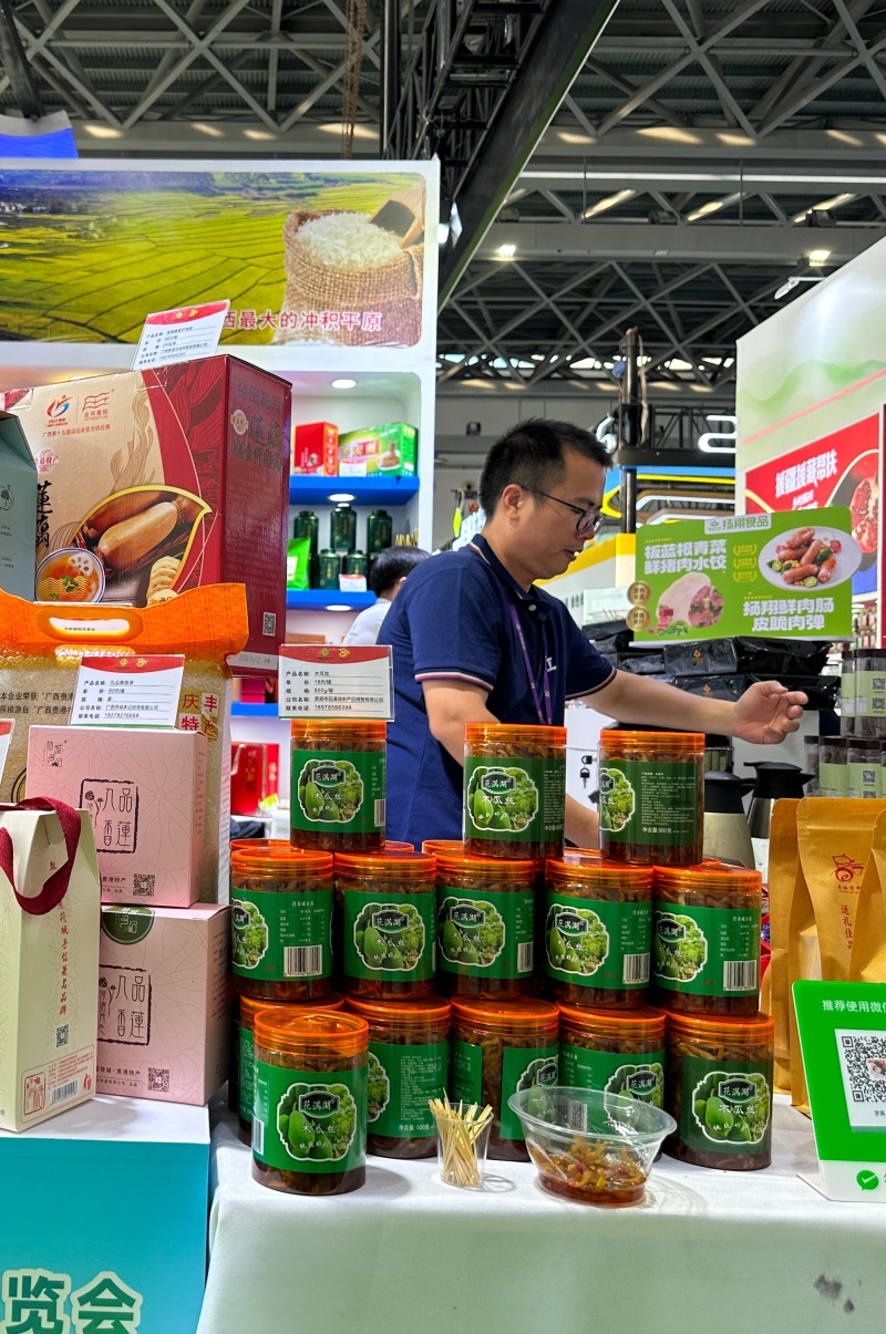 工厂直销268克瓶装香辣木瓜丝广西特产腌制木瓜丝一箱起批