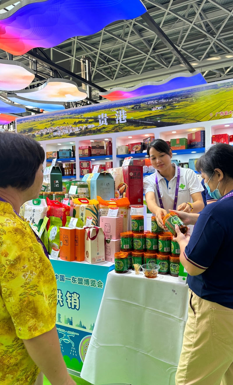工厂直销268克瓶装香辣木瓜丝广西特产腌制木瓜丝一箱起批