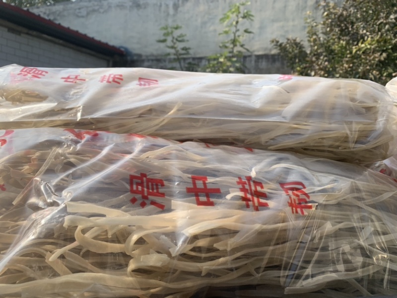 纯红薯粉条滑中带韧易软耐炖