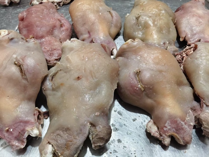 低价批发熟牛头肉，干净立正，没有多余边角料真空包装