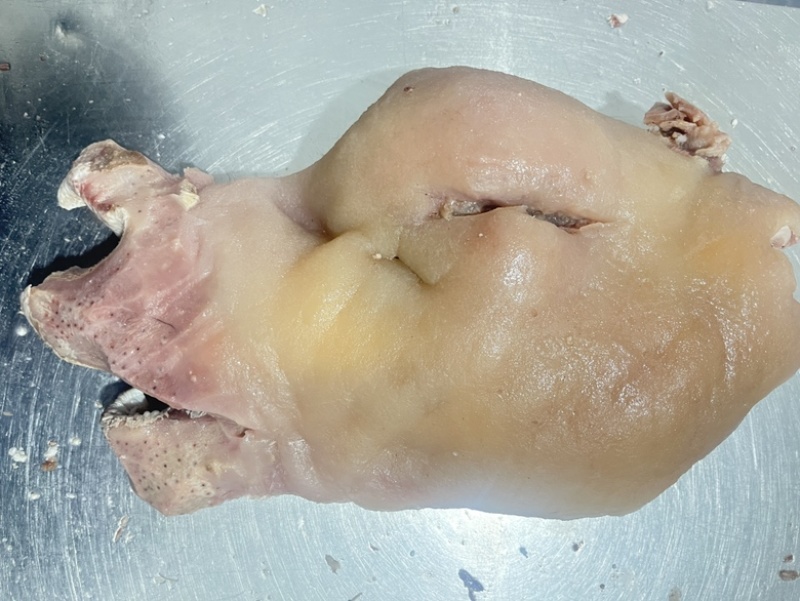 低价批发熟牛头肉，干净立正，没有多余边角料真空包装