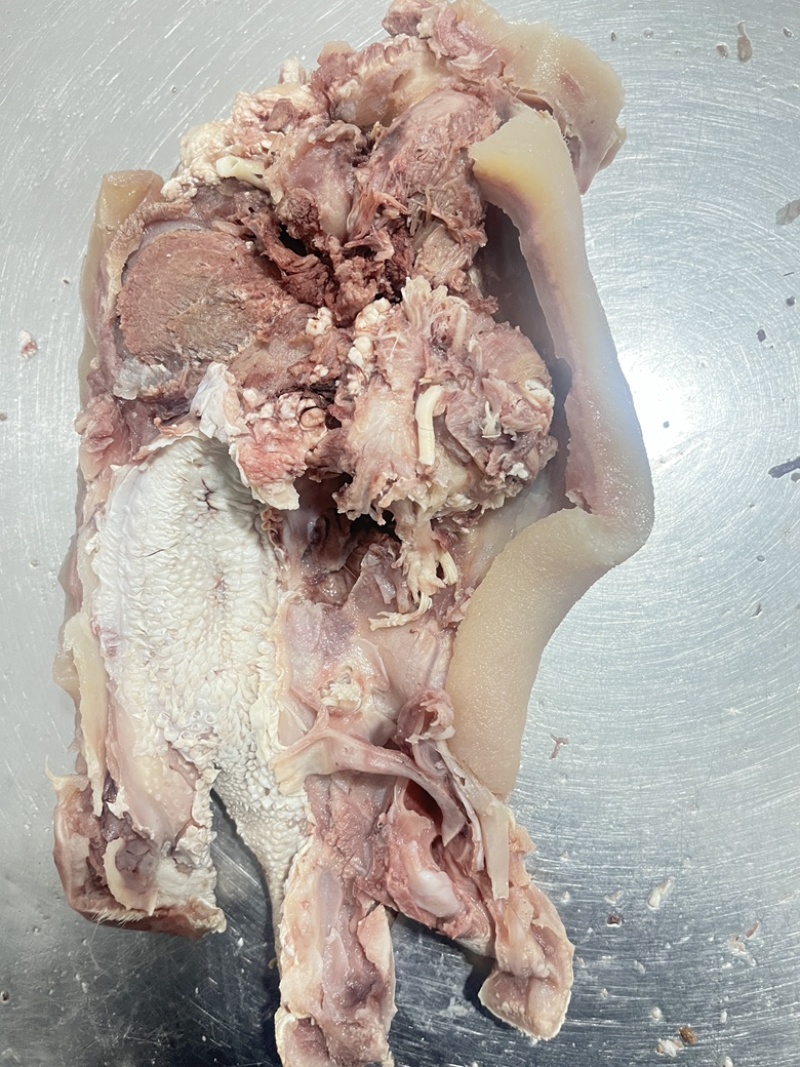 低价批发熟牛头肉，干净立正，没有多余边角料真空包装