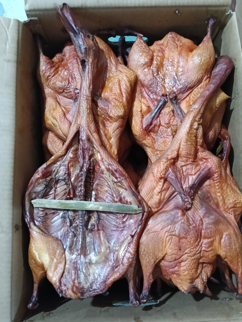 【烟熏板鸭】烟熏板鸭味道好每天新鲜出炉下单秒发
