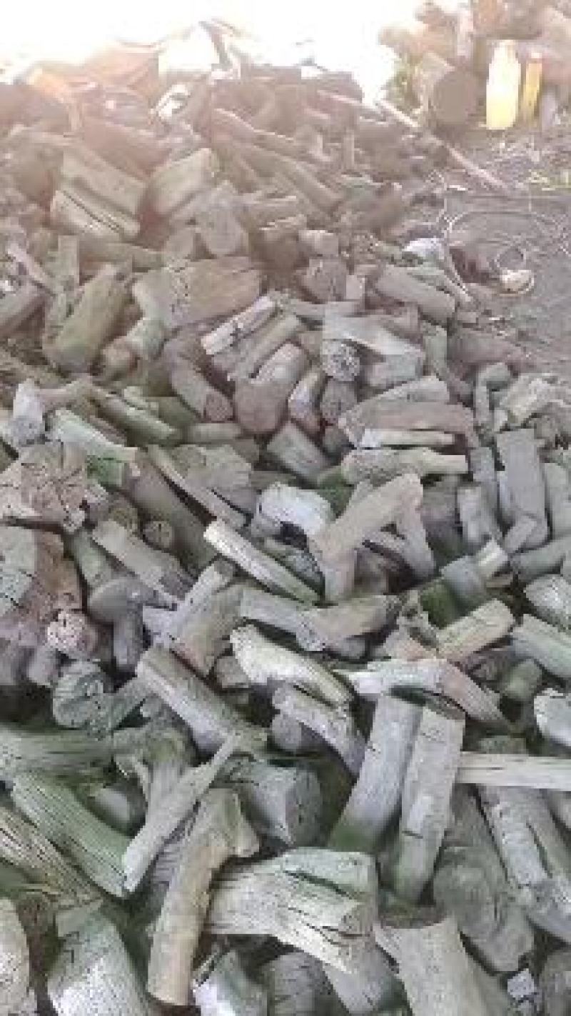 现货精品荔枝木炭龙眼木炭黄芽木炭大量供应易燃耐烧