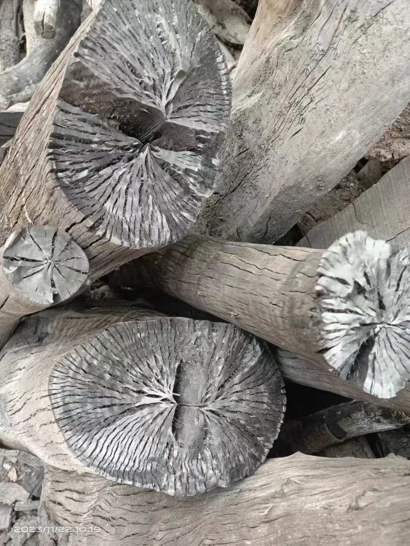 现货精品荔枝木炭龙眼木炭黄芽木炭大量供应易燃耐烧