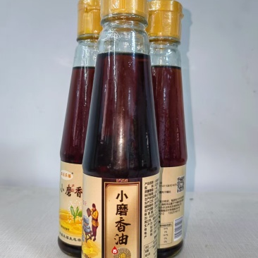 河南禹州纯芝麻香油，传统工艺，浓香扑鼻，假一赔十。
