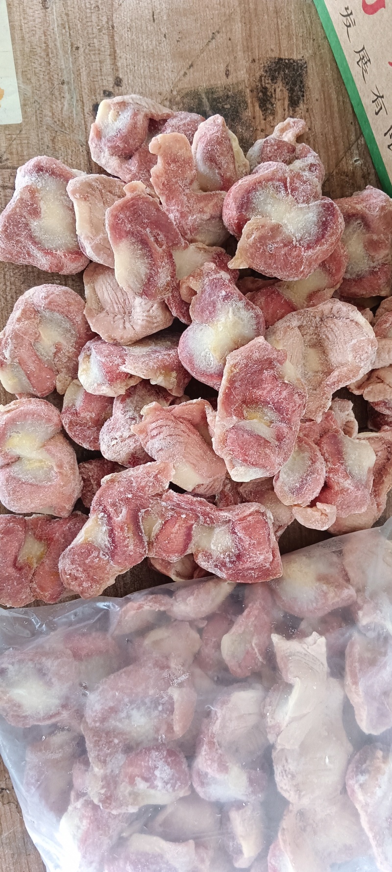 白毛种母鸡鸡胗