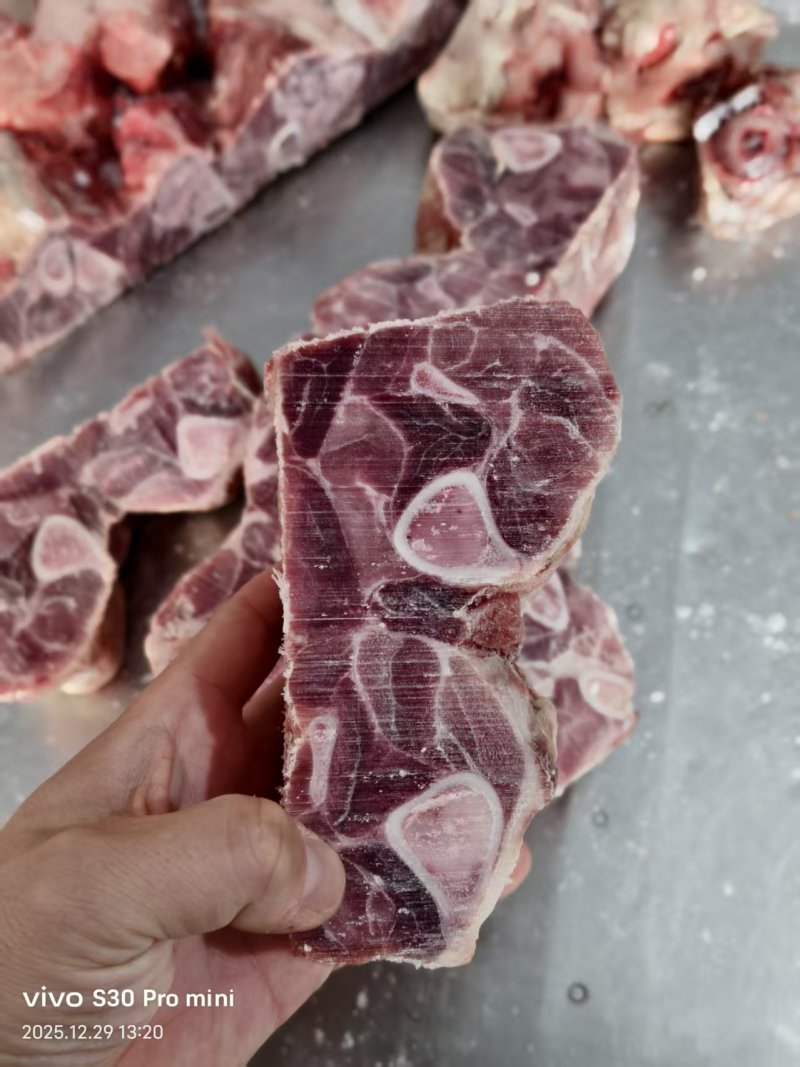 满肉腿骨块