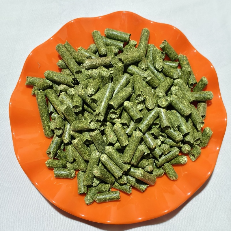 苜蓿草颗粒饲料鸡鸭牛羊猪兔禽畜养殖饲料