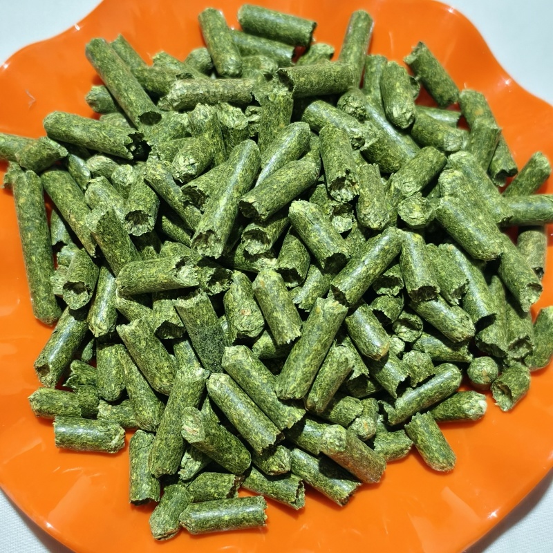苜蓿草颗粒饲料鸡鸭牛羊猪兔禽畜养殖饲料