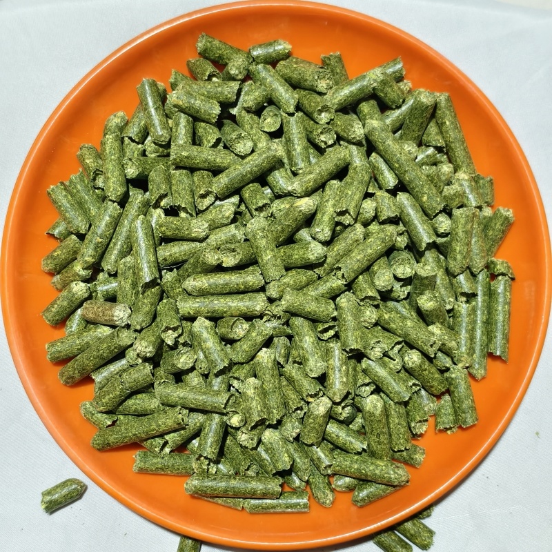 苜蓿草颗粒饲料鸡鸭牛羊猪兔禽畜养殖饲料