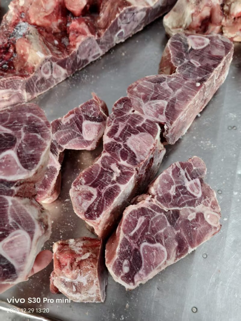 满肉腿骨块