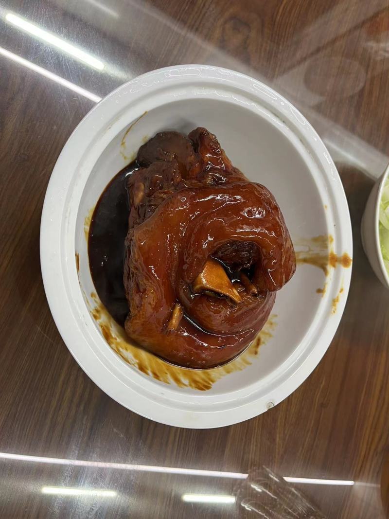 卤猪肘子