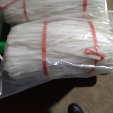 纯洋芋粉条，有大宽，韭叶，细的三个品种，欢迎选购