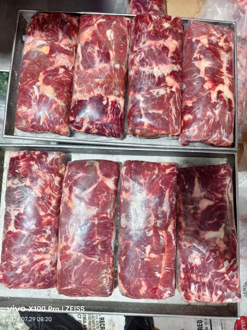 纯干牛碎肉，瘦度高，各种比例都可定做，欢迎定价咨询