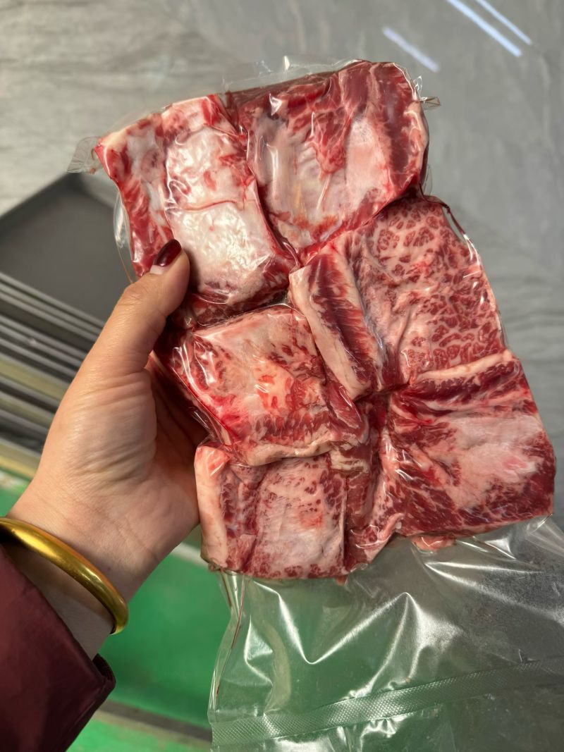 谷饲雪花牛肉块，雪花上脑边定制二斤包装限量款