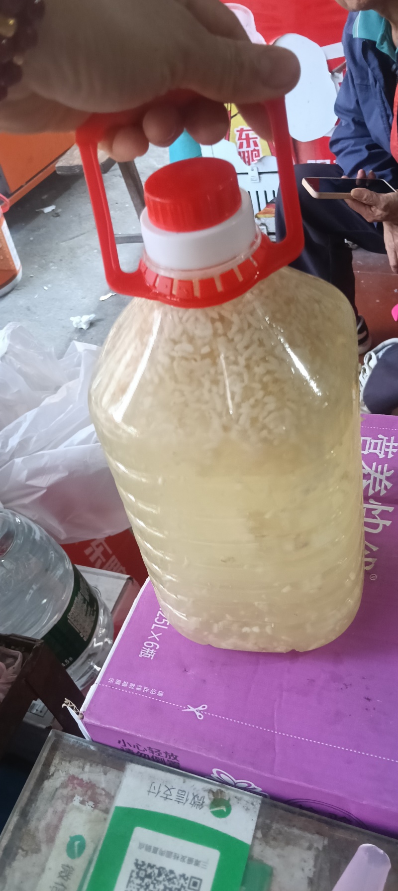 自酿三滩客家糯米甜酒又称醪糟、酒酿，是我国流传的