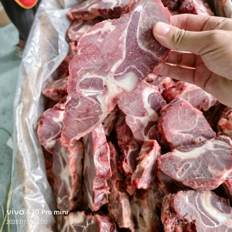 满肉牛脖骨