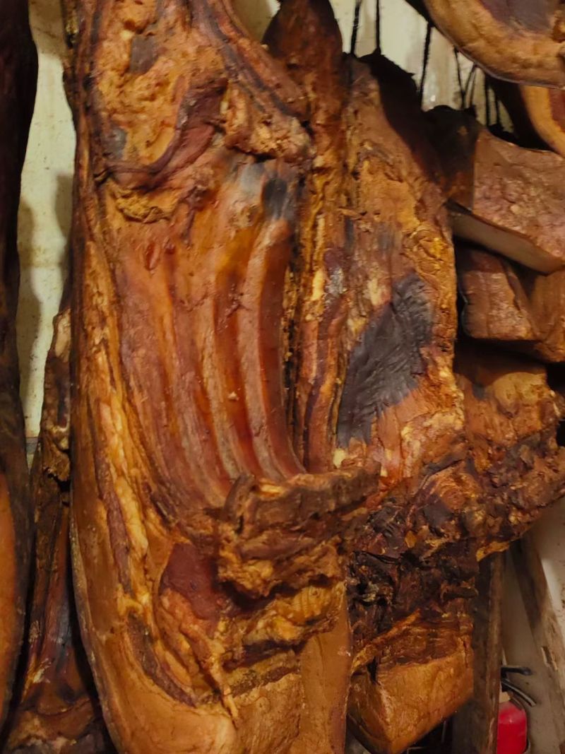 正宗腊肉直供产地直发长期供货品质优良，高山腊肉