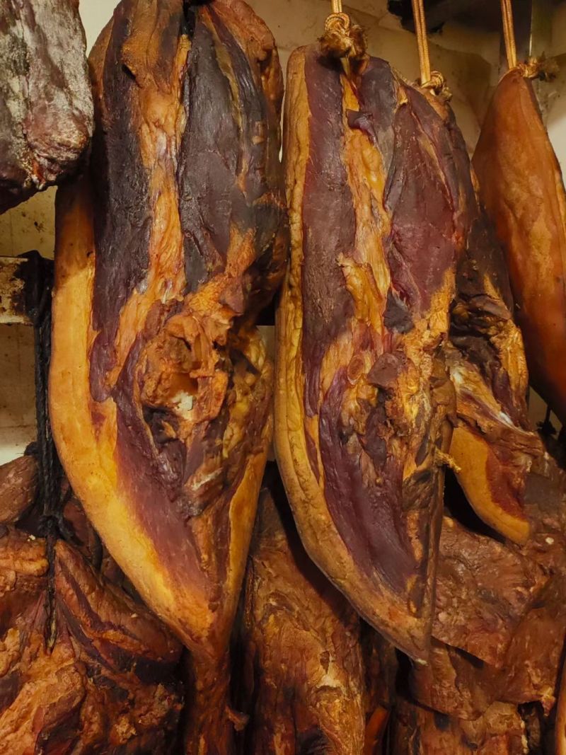 正宗腊肉直供产地直发长期供货品质优良，高山腊肉
