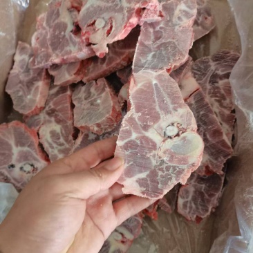 国产满肉猪颈骨6.5元斤20斤箱排骨米饭。酱大