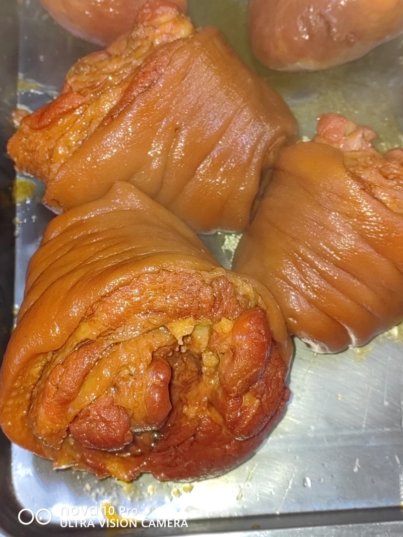 肘子，猪尾巴，烧鸡