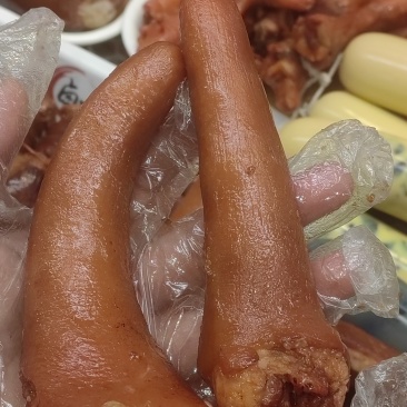 肘子，猪尾巴，烧鸡