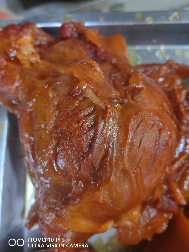 肘子，猪尾巴，烧鸡